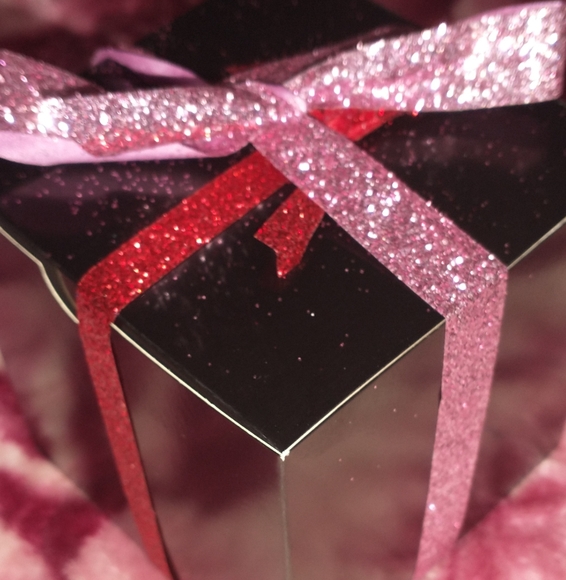 Handcrafted Valentine's jewelry trinket - Picture 3 of 11